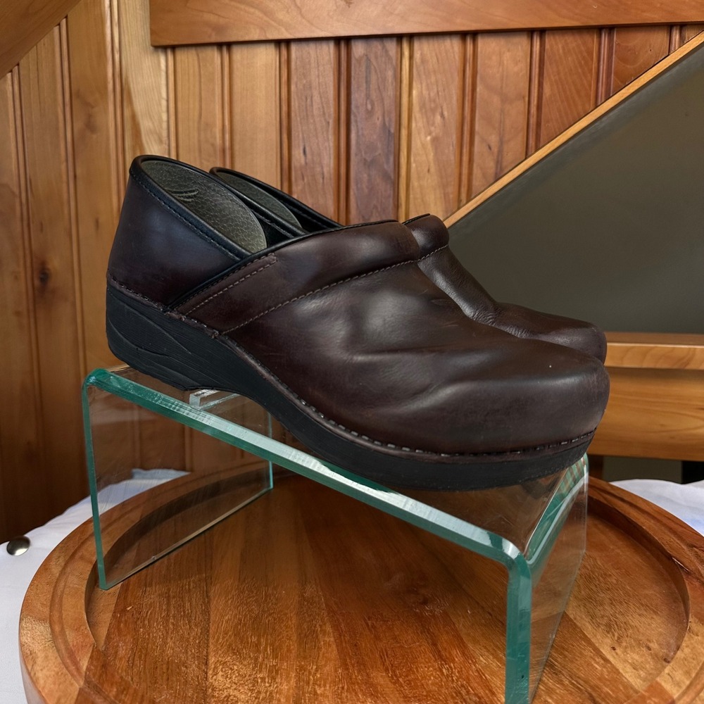 Dansko XP 2.0 Professional Brown Leather Clogs Womens 39 Slip Resistant Shoes